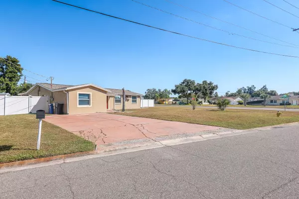 Apollo Beach, FL 33572,6101 FIREFLY LN