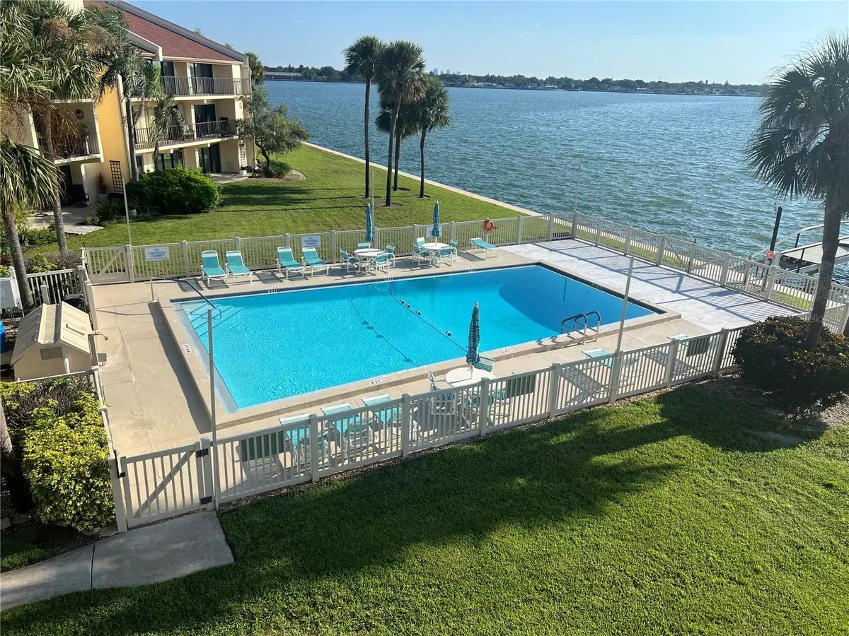 St Petersburg, FL 33711,7520 SUNSHINE SKYWAY LN S #T18