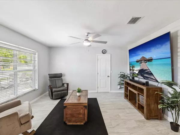 Tampa, FL 33616,6518 S WEST SHORE CIR