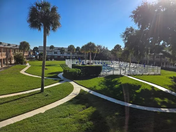 St Petersburg, FL 33705,650 PINELLAS POINT DR S #204