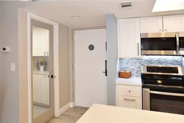 St Petersburg, FL 33715,4900 BRITTANY DR S #811