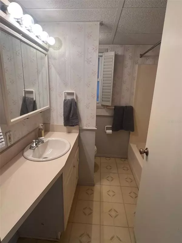 Largo, FL 33778,12651 SEMINOLE BLVD #13E