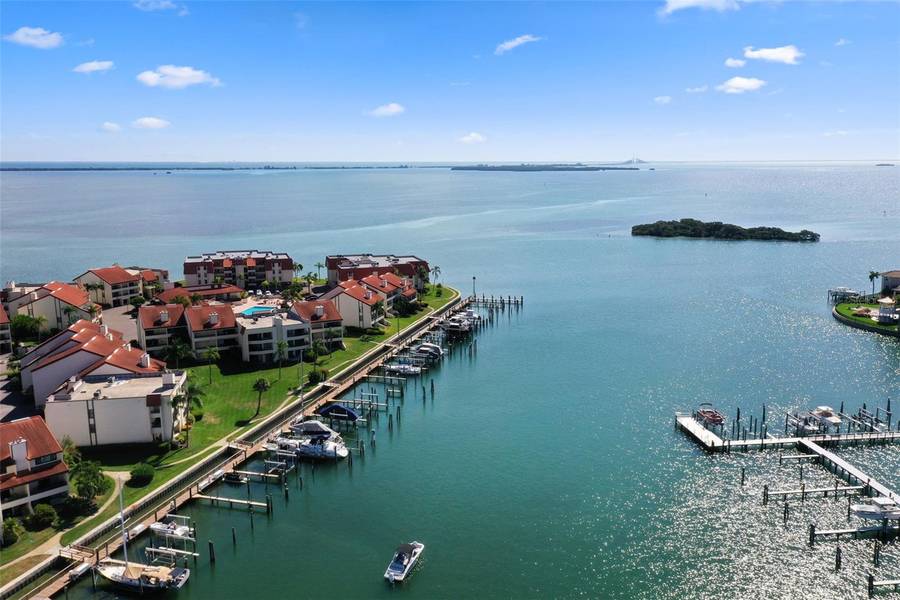 132 1ST ST E #104, St Petersburg, FL 33715