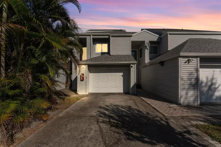 9727 TIFFANY OAKS LN, Tampa, FL 33612