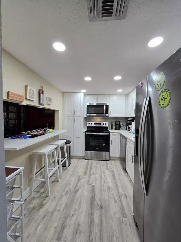 St Petersburg, FL 33701,105 4TH AVE NE #329