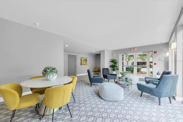 St Petersburg, FL 33701,210 5TH AVE S #402