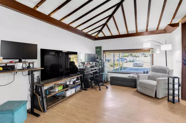 Clearwater, FL 33760,1797 RAINBOW BLVD