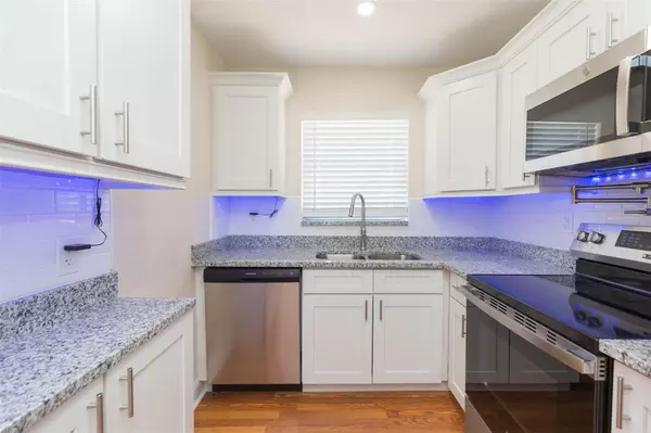 St Petersburg, FL 33714,2881 61ST AVE N