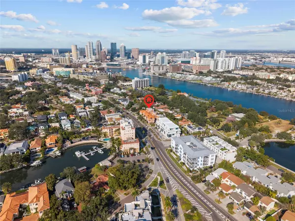 Tampa, FL 33606,902 VILLA VENICIA WAY