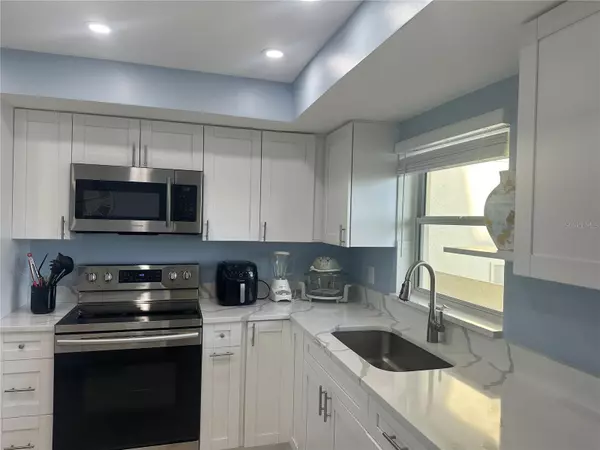 St Petersburg, FL 33708,4725 COVE CIR #804