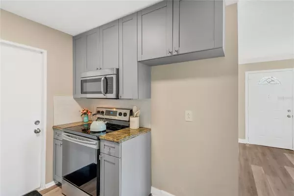 Tampa, FL 33604,1721 W HUMPHREY ST