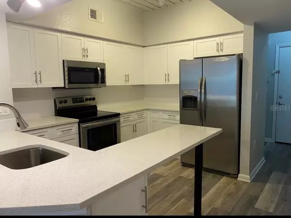 Tampa, FL 33609,2320 W AZEELE ST #324