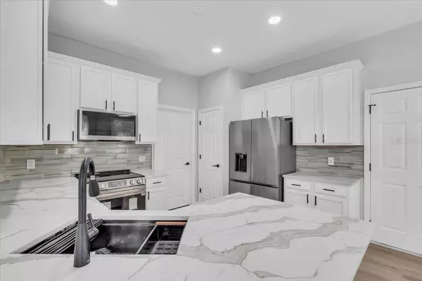 Dunedin, FL 34698,3290 COVERED BRIDGE DR W