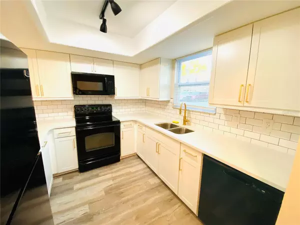 Oldsmar, FL 34677,148 DOUGLAS RD W #C