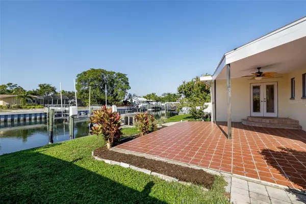 St Petersburg, FL 33705,3497 COQUINA KEY DR SE