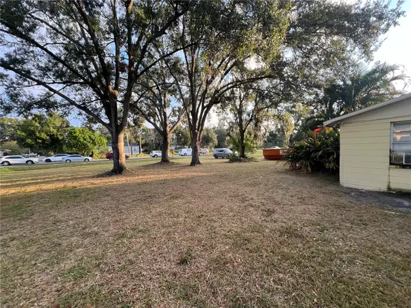 Gibsonton, FL 33534,9013 SYMMES RD
