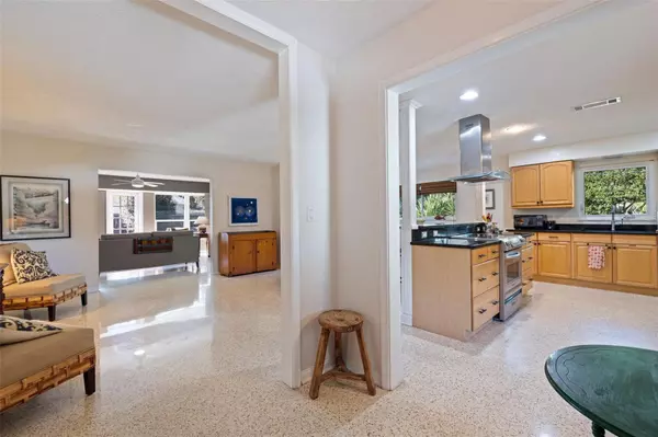 St Petersburg, FL 33705,236 58TH AVE S