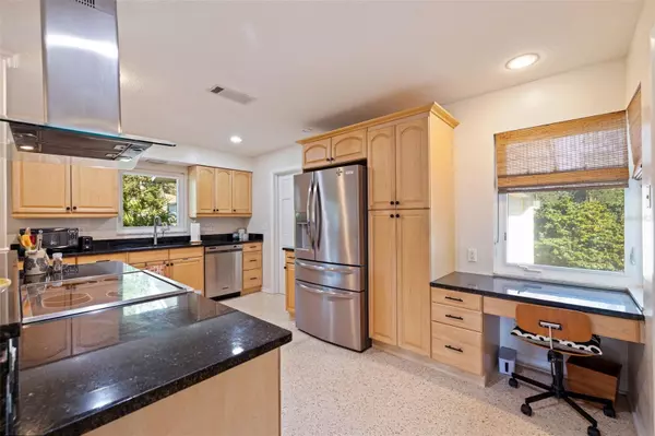 St Petersburg, FL 33705,236 58TH AVE S