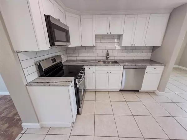 Ruskin, FL 33570,818 BAYVIEW DR