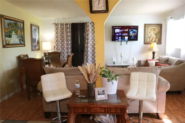 Tampa, FL 33619,1823 CADILLAC CIR