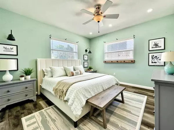 Tarpon Springs, FL 34689,528 E CENTER ST