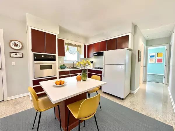 Tarpon Springs, FL 34689,528 E CENTER ST