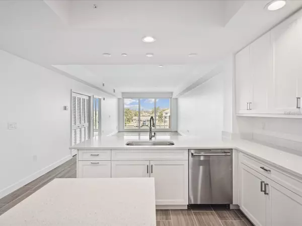 Clearwater Beach, FL 33767,125 ISLAND WAY #304