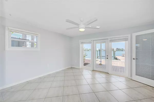 Redington Shores, FL 33708,857 180TH AVE E