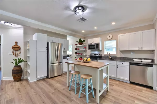 St Petersburg, FL 33705,453 41ST AVE S