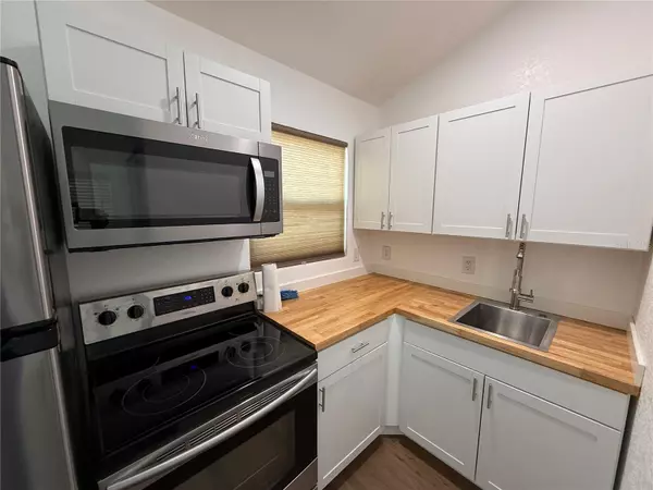 St Petersburg, FL 33710,5521 1/2 5TH AVE N