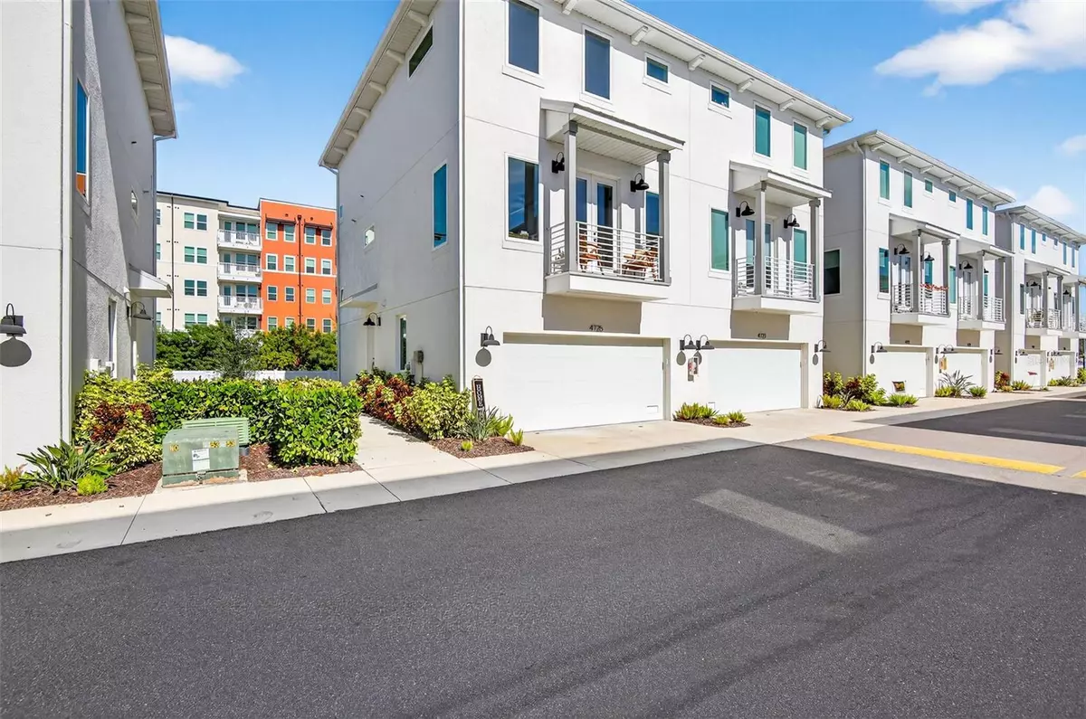 Tampa, FL 33611,4725 LEGACY PARK DR