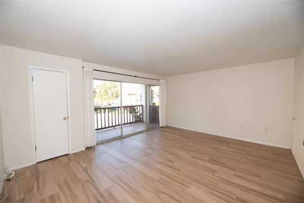 Tampa, FL 33614,3817 S LAKE DR #228