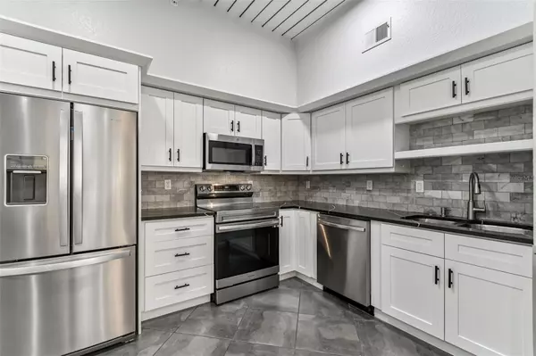 Tampa, FL 33609,2421 W HORATIO ST #818