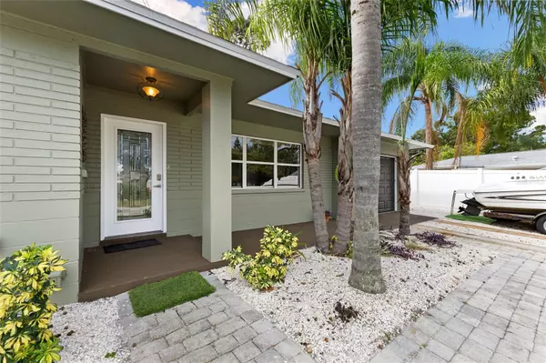 St Petersburg, FL 33708,9854 51ST AVE N