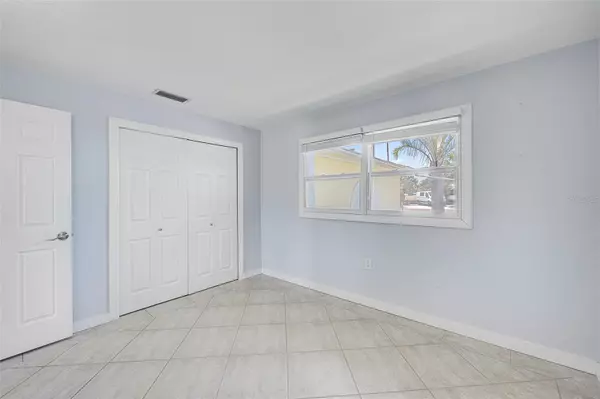 Redington Shores, FL 33708,857 180TH AVE E