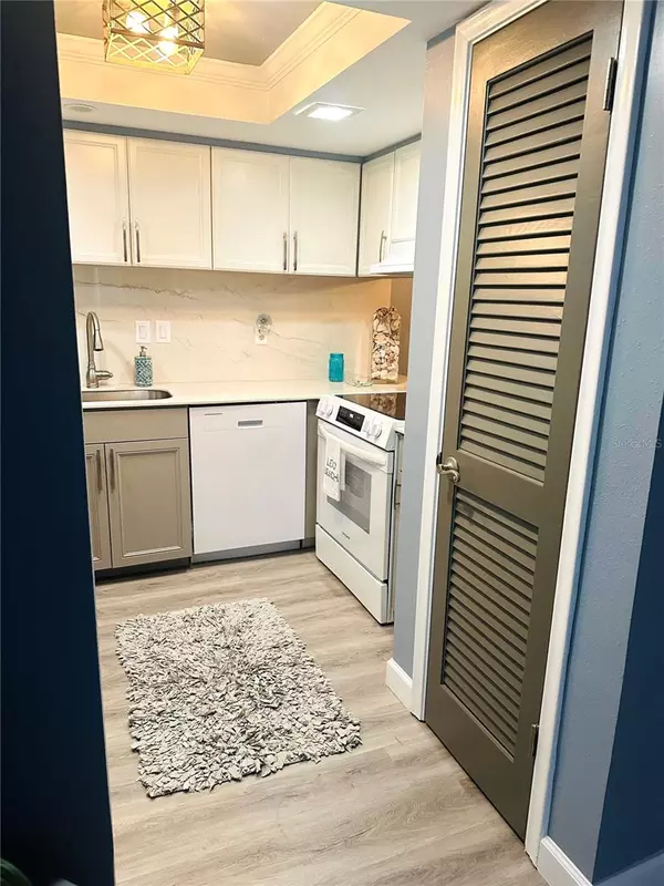 Sarasota, FL 34236,845 BENJAMIN FRANKLIN DR #102