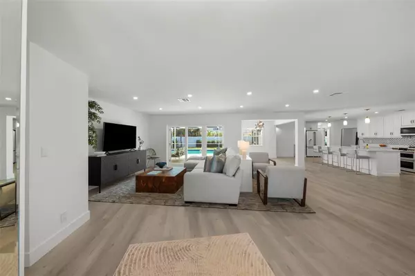 St Petersburg, FL 33715,5884 51ST ST S