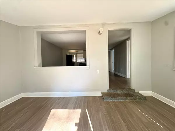 Tampa, FL 33614,4611 N HUBERT AVE #11