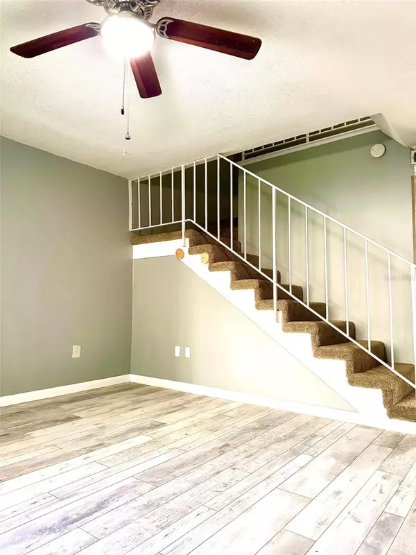 Tampa, FL 33613,14412 REUTER STRASSE CIR #213