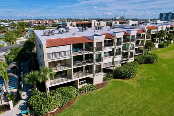 Treasure Island, FL 33706,7480 BAYSHORE DR #401