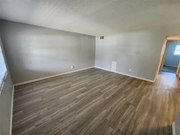 Belleair Bluffs, FL 33770,2501 RENATTA DR #2