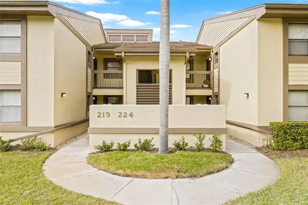 Oldsmar, FL 34677,222 WOODLAKE WYNDE #222