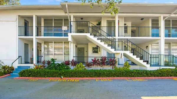 2950 W BAY DR #A2, Belleair Bluffs, FL 33770