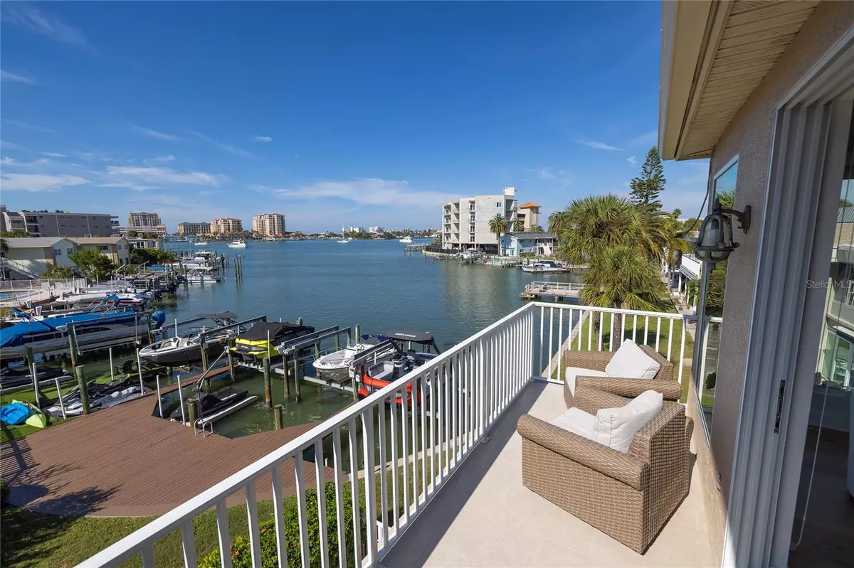 Clearwater Beach, FL 33767,372 LARBOARD WAY