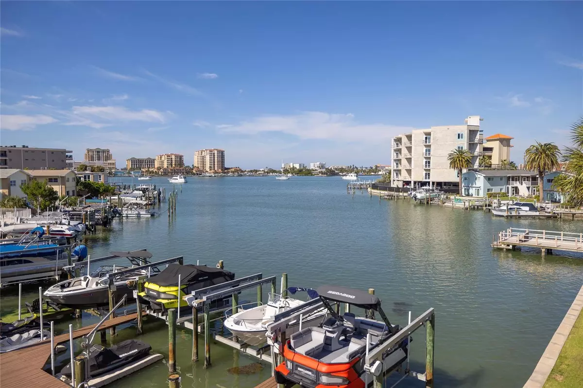 Clearwater Beach, FL 33767,372 LARBOARD WAY