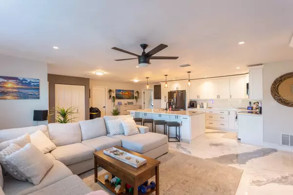 St Pete Beach, FL 33706,6390 2ND PALM PT