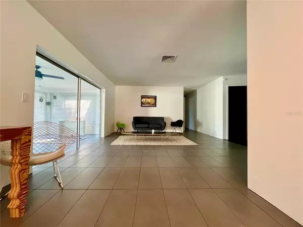 St Petersburg, FL 33712,1945 68TH AVE S