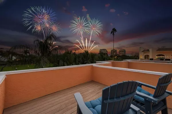 St Petersburg, FL 33701,922 N SHORE DR NE