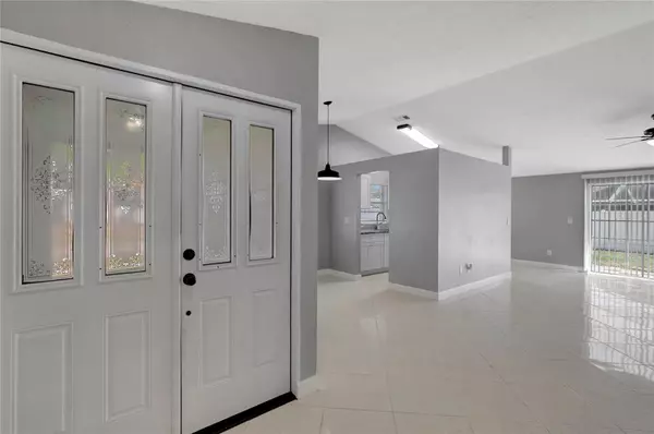 Tampa, FL 33618,3202 RUSSETT DR