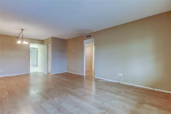 St Petersburg, FL 33703,4910 BAY ST NE #309